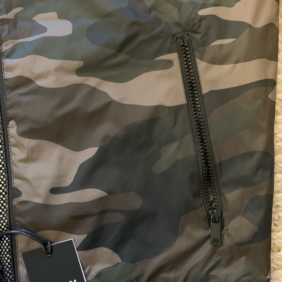 NWT DKNY Army Camo Raincoat - fits like a Medium - Picture 5 of 7